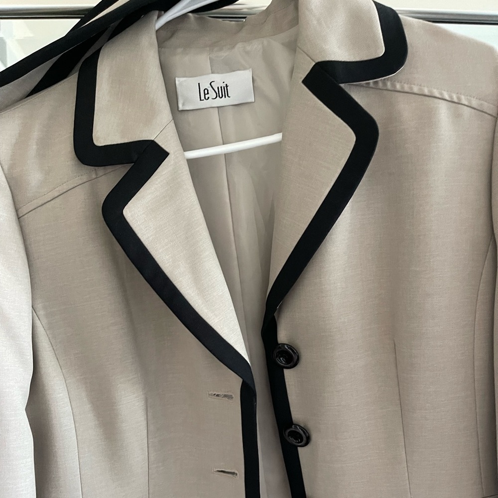 Le Suit Trench Coat - Picture 2 of 5